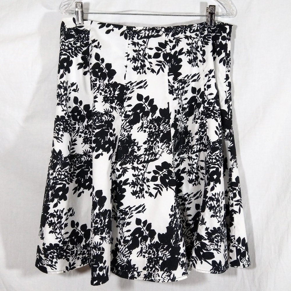 Focus 2000 Petite Black & White Floral Skirt EUC